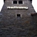 Kirchturm St. Josef mit Installation "Hoffnung"