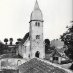 schwarz-weiß Außen-Aufnahme Trauung von alter St. Josefs Kirche